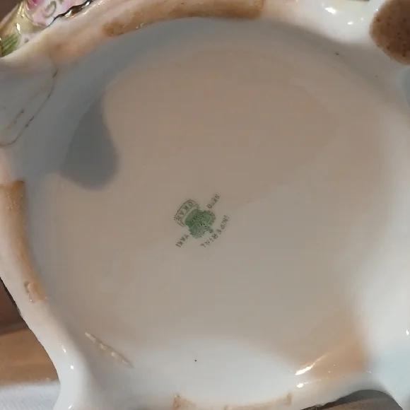 Vintage Elegant Floral Ceramic Art Piece - Picture 9 of 9